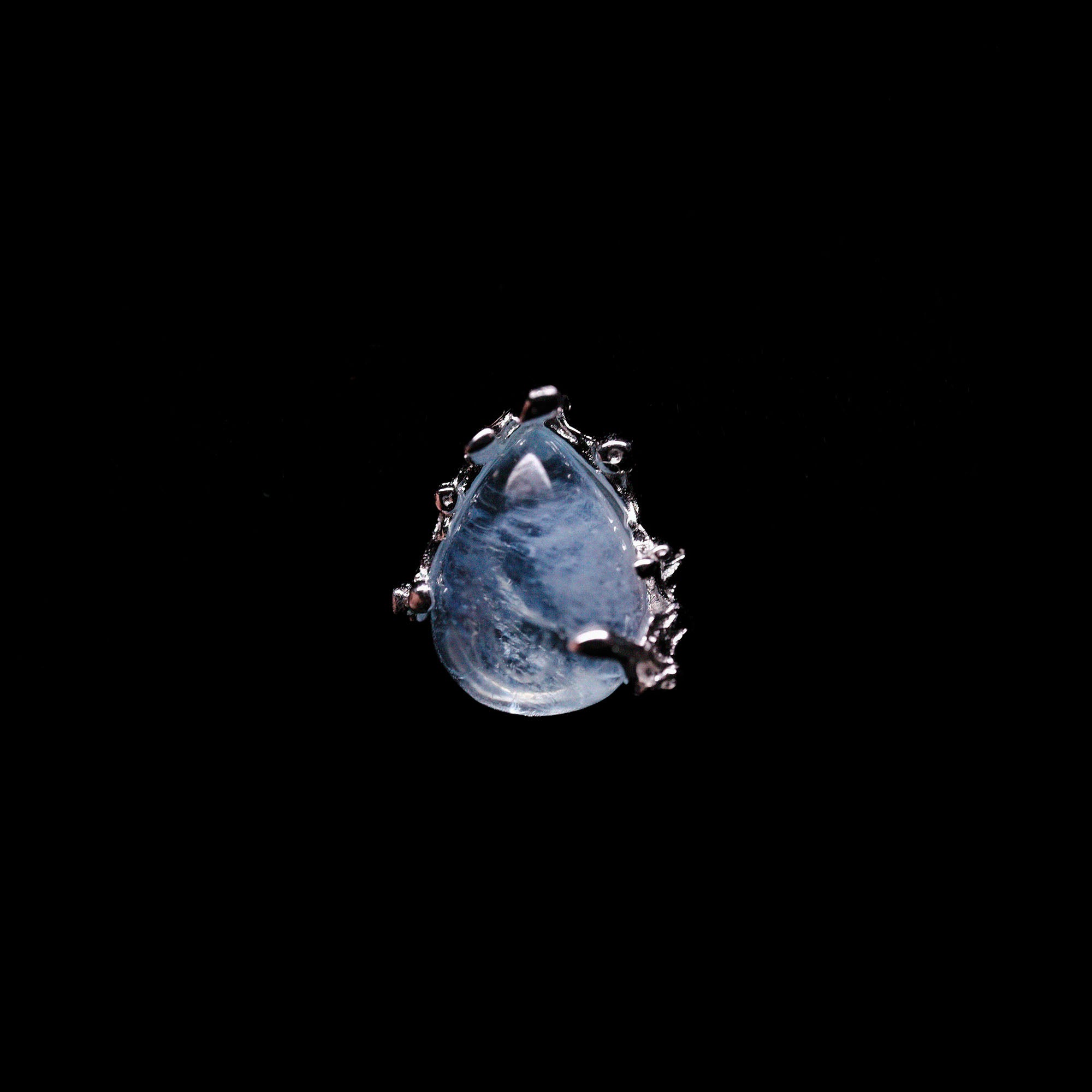 Surrealium Review: Aqua Men's Drop Earring